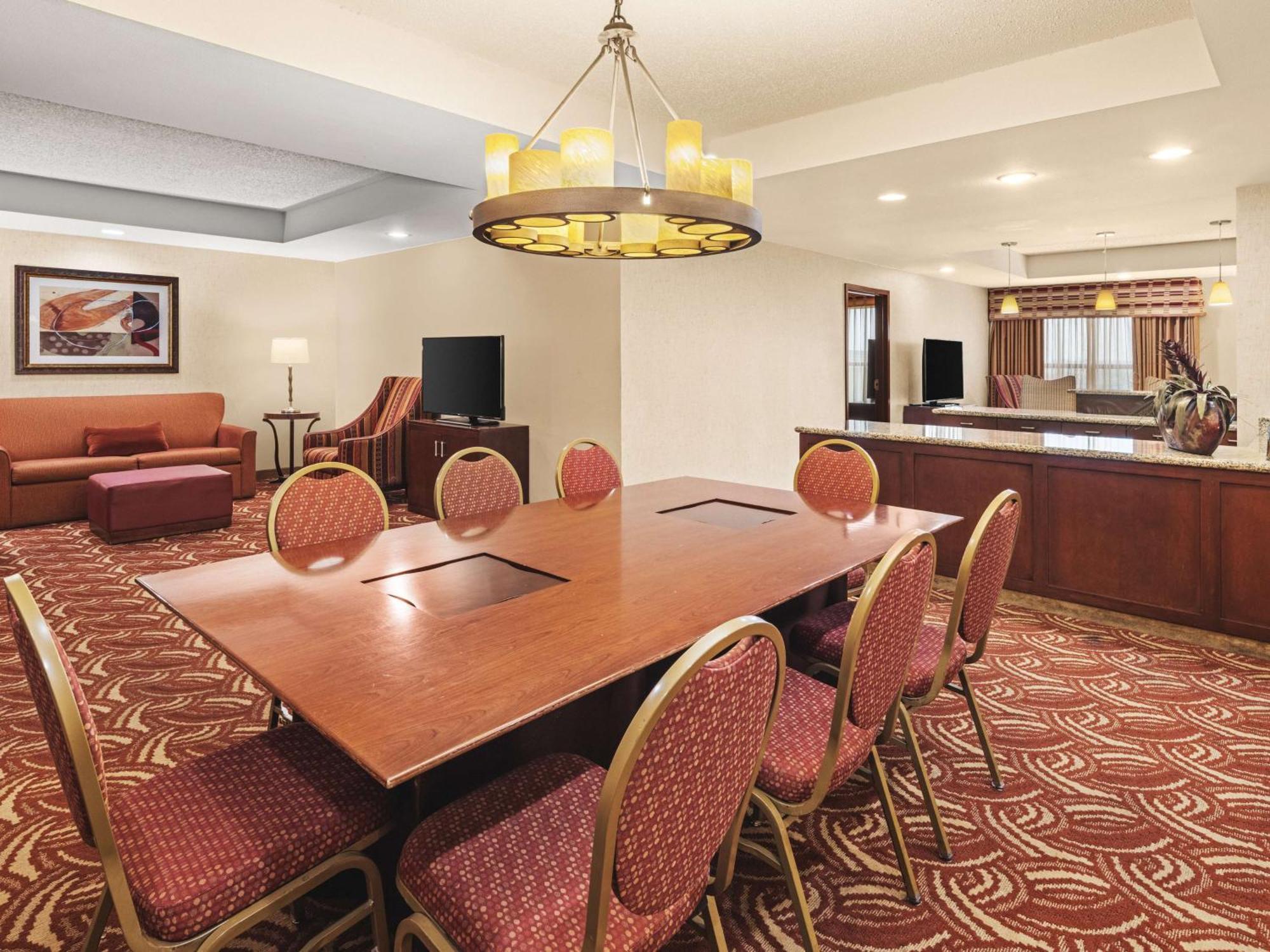 Embassy Suites By Hilton San Marcos Hotel Conference Center Экстерьер фото